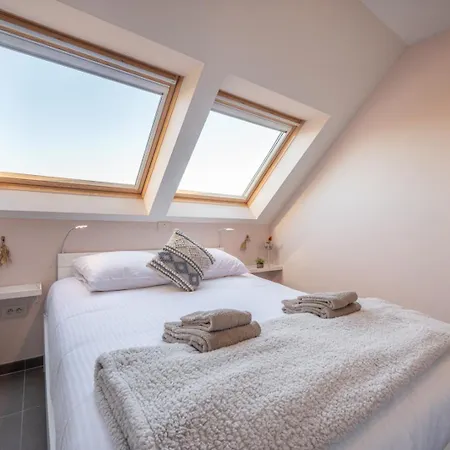 Bright Seaview With Terrace In Lejlighed
