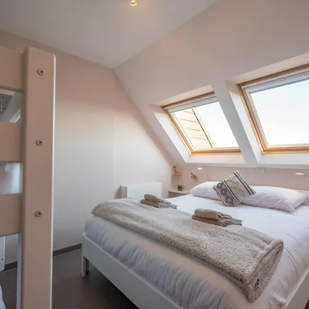 Bright Seaview With Terrace In Appartement Ostende